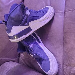 Men's Nike Air Jordan Spikze Size 12 Midnight Blue and White